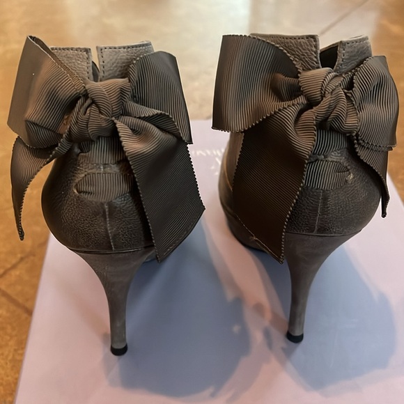 Vera Wang Granite Suede Leather Royce Peep Toe Bow  Platform Ankle Booties - Picture 3 of 12